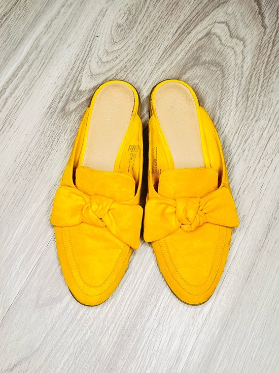 G.H. Bass & Co. Shoes - Women’s Mustard Yellow Bow SlipOn Mules Suede GH Bass & Co Sandal Ebbie Sz 8.5M